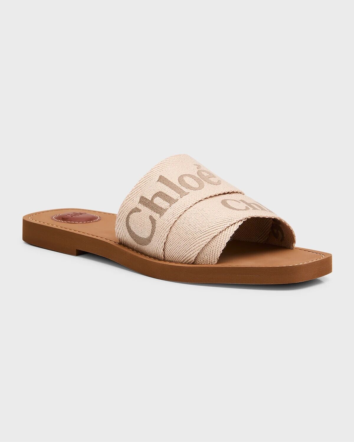 Сандалии на плоской подошве с вышитым логотипом Woody из коллаборации с High Summer Chloé, цвет Blushy Beige — фото 4