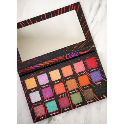 

Палитра теней для век Revolution X Coca Cola 18 оттенков, новая в запечатанной упаковке, Eyeshadow
