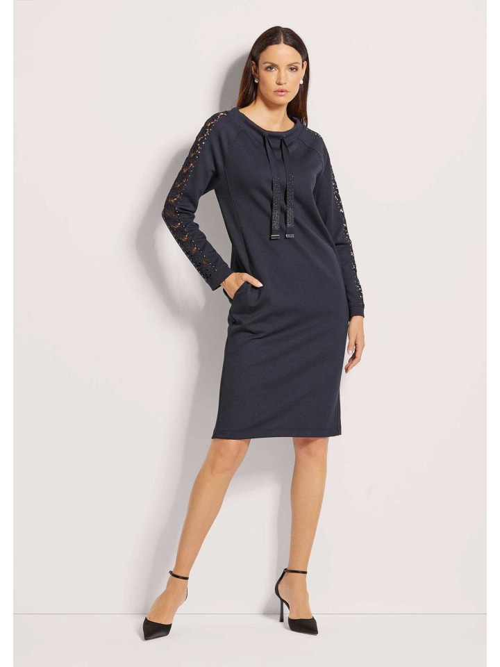 

MADELEINE Эластичное платье темно-синего цвета с кружевом и стразами