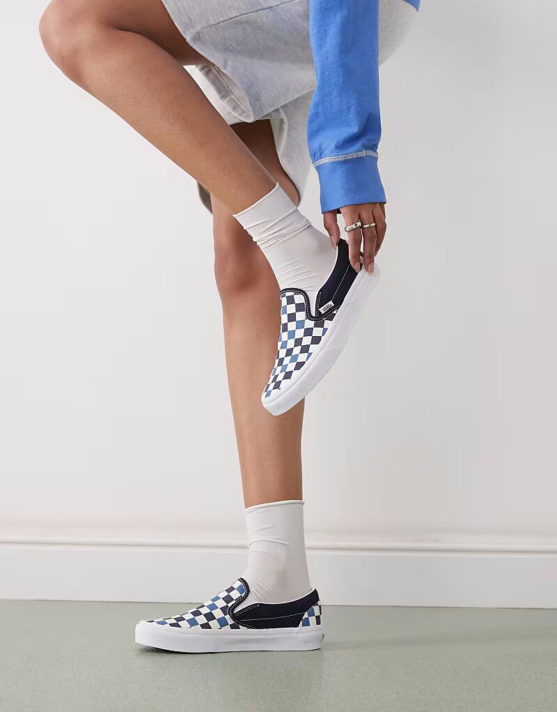 Кроссовки Vans Classic Slip-On Color Theory в шахматном стиле в трехцветном темно-синем цвете