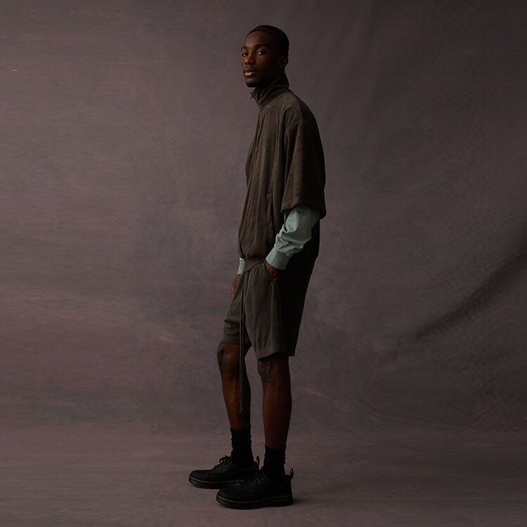 Drop2 SS23 Рубашка мужская Off Black Fear Of God Essentials, черный — фото 2