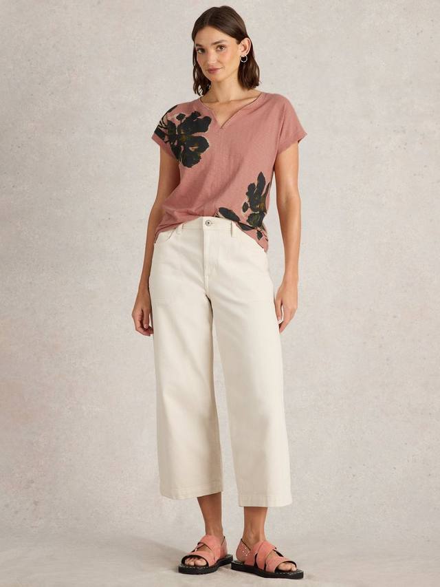

Футболка с вырезанным вырезом nelly flowers White Stuff, цвет Mid Pink