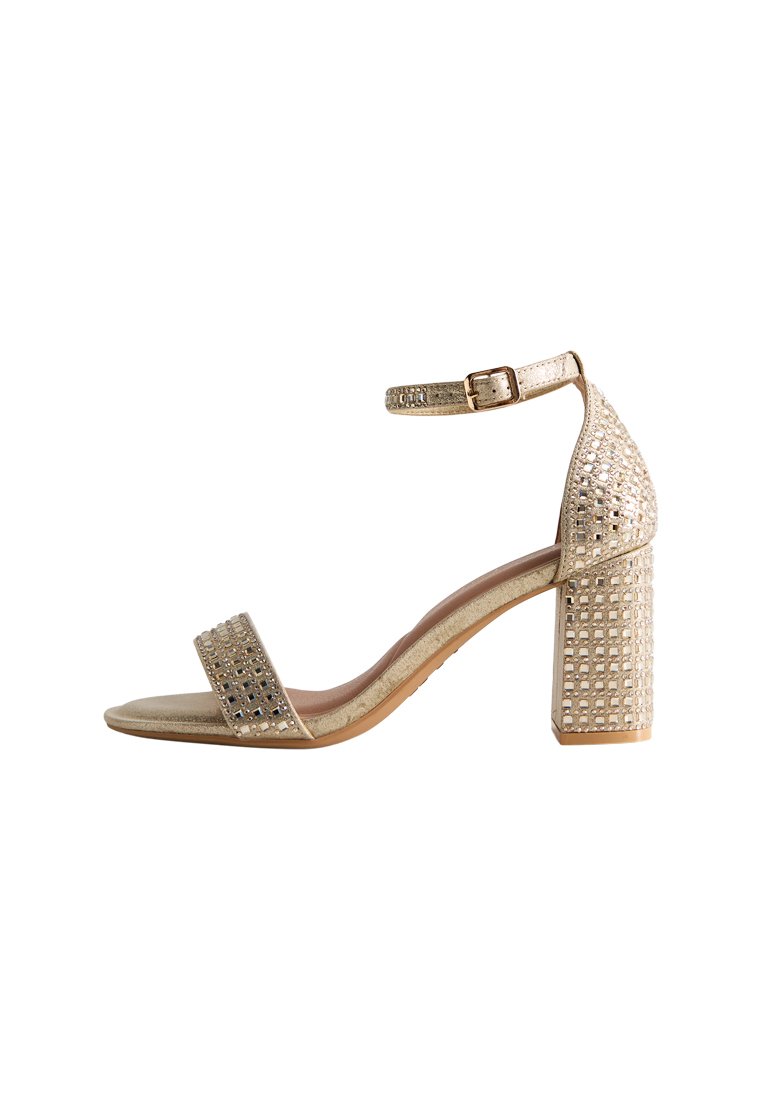 Босоножки на высоком каблуке WIDE FIT GOLD EMBELLISHED BLOCK HEEL SANDALS New Look Wide Fit, золотой