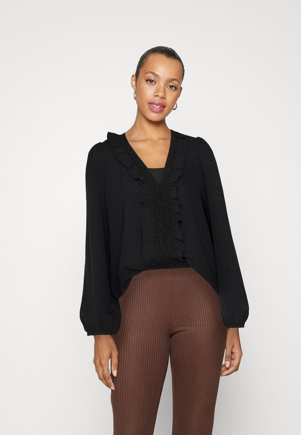

Блузка Vero Moda VMCAREN V NECK, черный