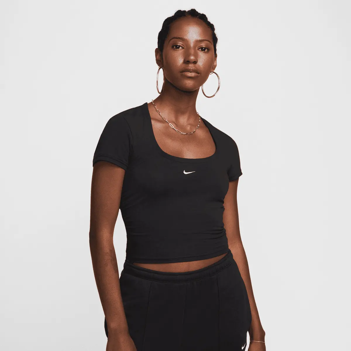 

Топ Nike Sportswear Chill Shortsleeve SQR Neck Top, черный