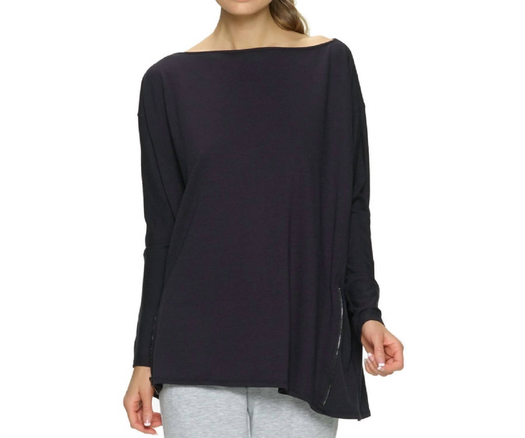 

Женское городское пончо из махры черное Felina