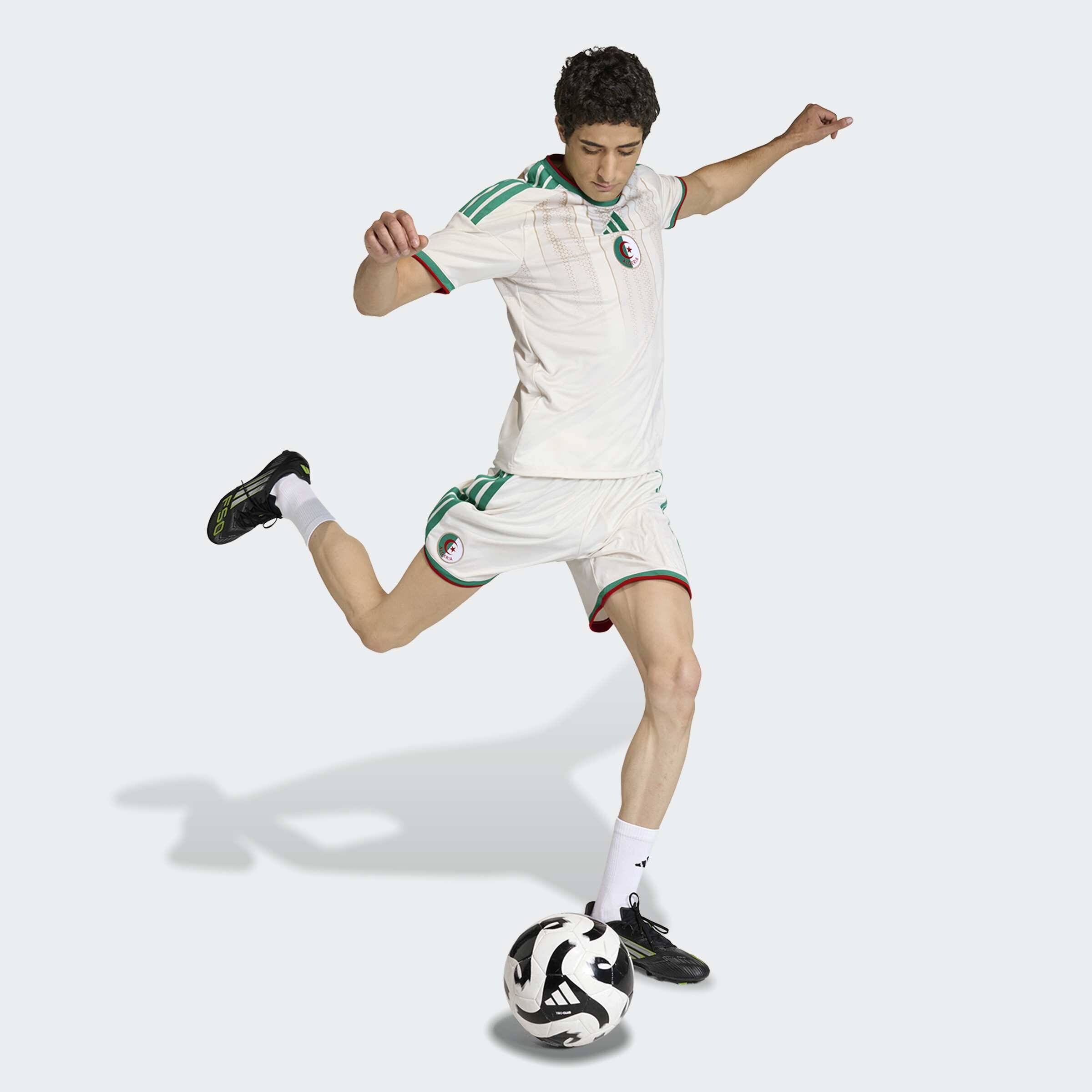 Adidas Performance Шорты для тренировок 'Algerien 26 Heimshorts' белого цвета — фото 3