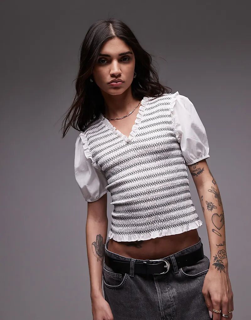 

Топ Topshop с V-образным вырезом, рукавами-буфами и сборками в черно-белую полоску