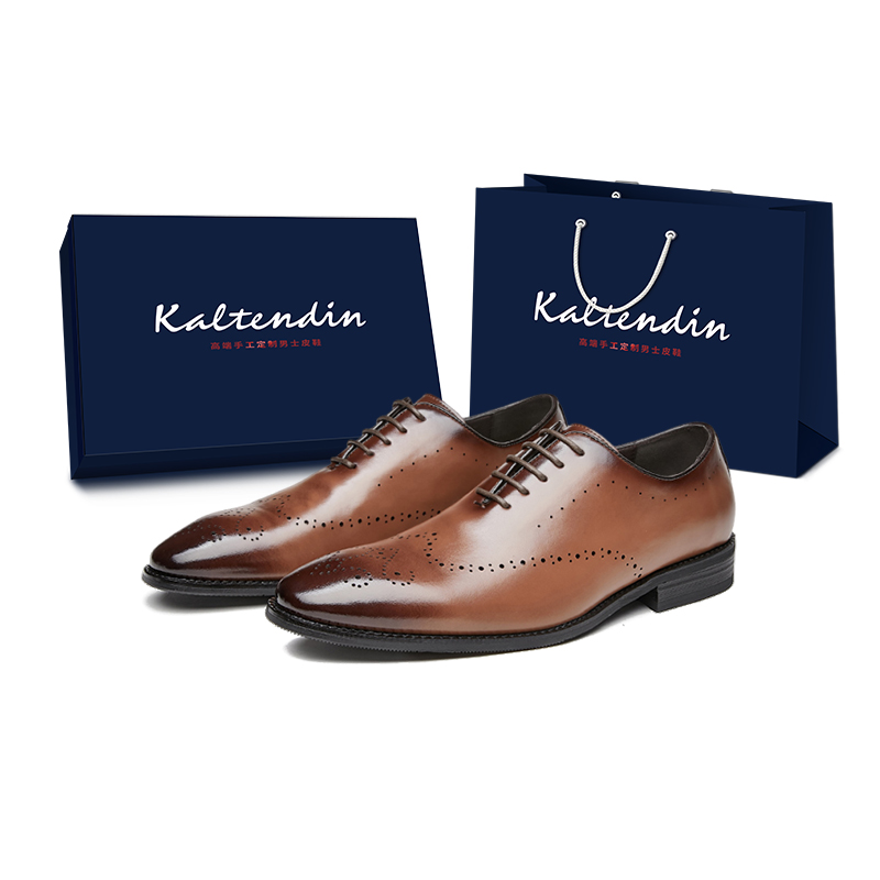

Kaltendin Кожаные классические броги с острым носом для мужчин черно-коричневые, цвет Brown