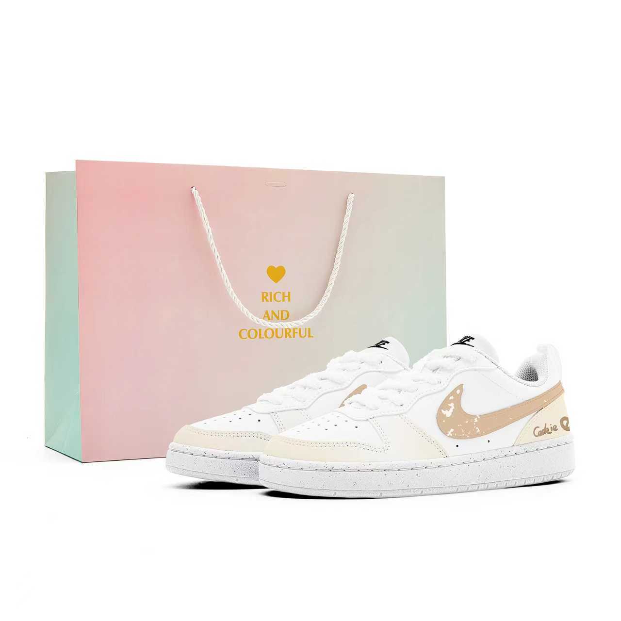 

Court Borough нескользящие устойчивые к истиранию низкие детские скейтбординг кроссовки для подростков Nike, коричневый/белый