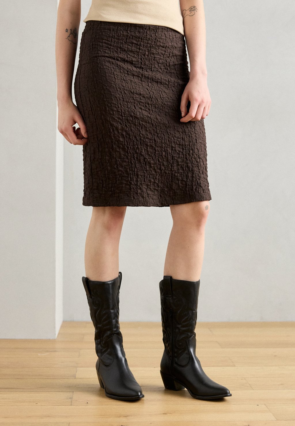 

Юбка-карандаш SKIRT MYRA Lindex, темно-коричневый