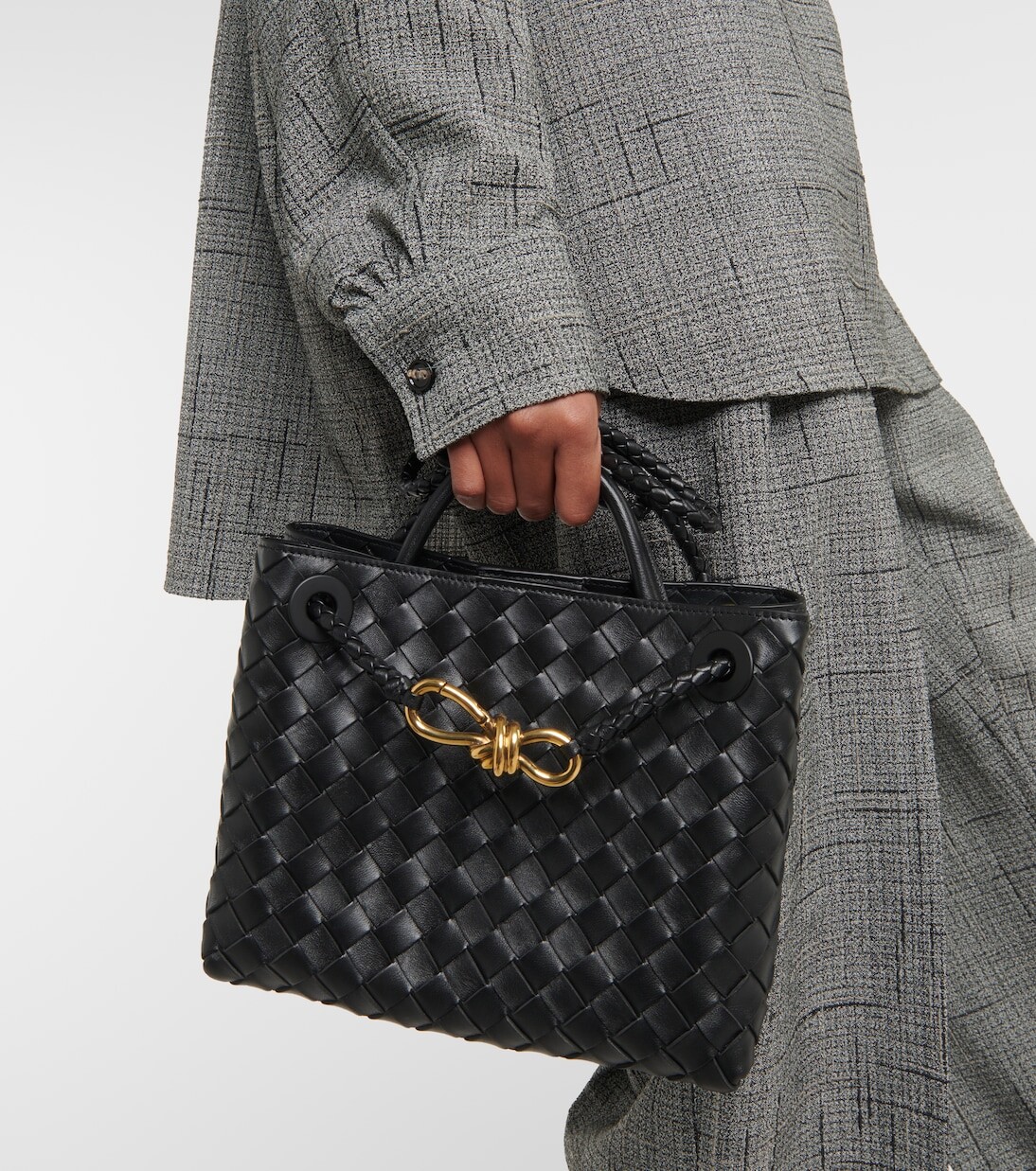 Маленькая кожаная сумка-тоут andiamo Bottega Veneta, черный — фото 2