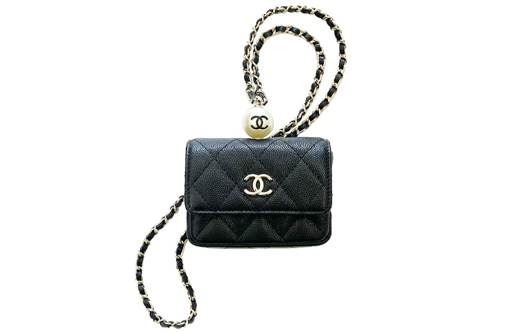 

CHANEL Кожаный мешочек на шею маленький женский черный