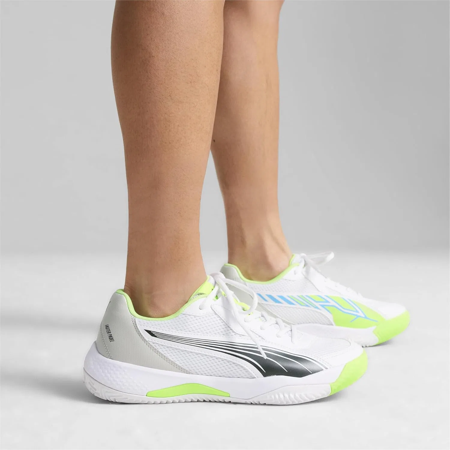 Кроссовки для пиклбола PUMA Nova Court, White-Luminous Blue-Fizzy Apple-Shadow Gray
