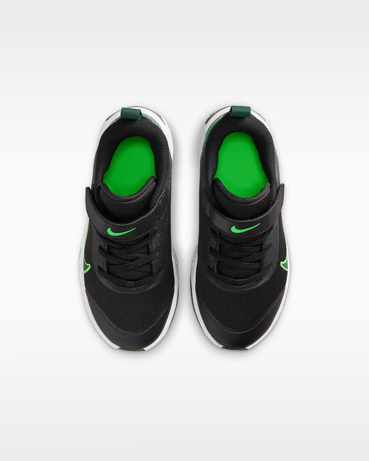Детские кроссовки Nike Omni Multi-Court, Black/Green Strike/Fir — фото 4