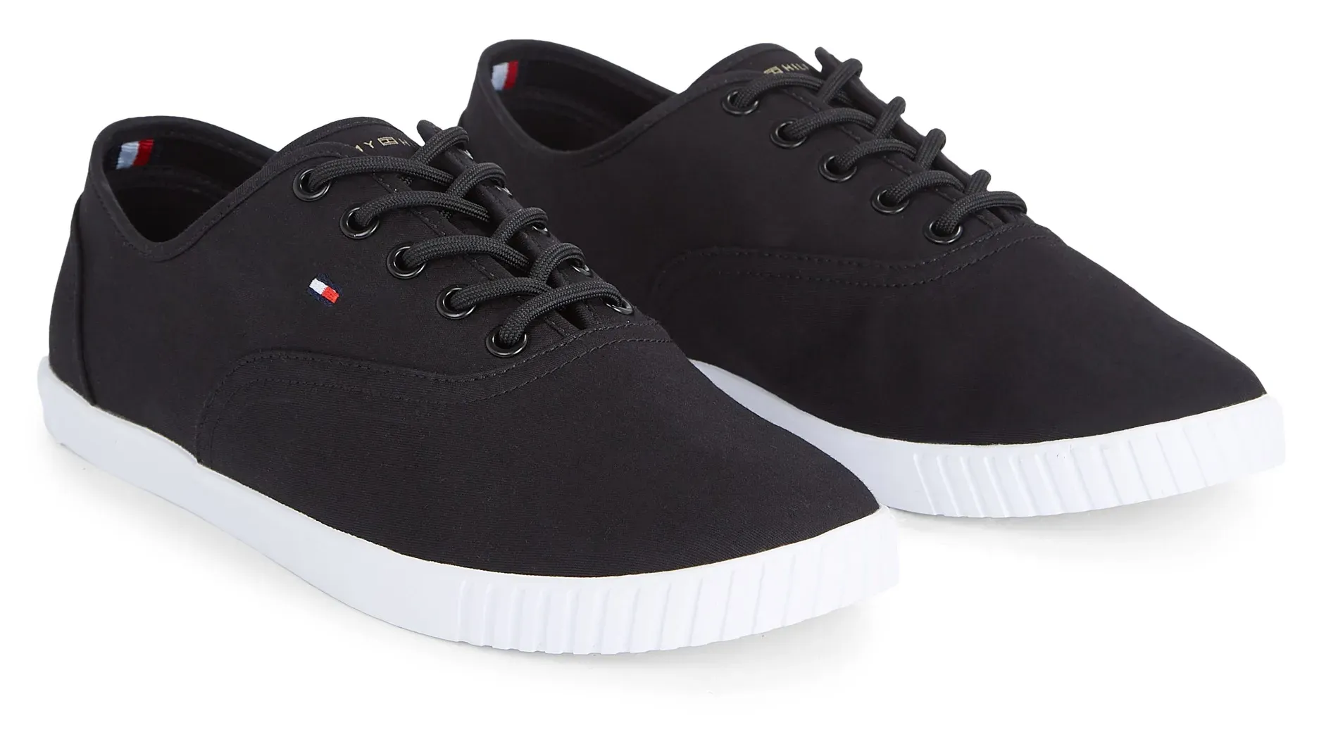 

Кроссовки Tommy Hilfiger "CANVAS LACE UP SNEAKER", узкой формы, повседневная обувь, полуботинки, туфли на шнуровке, черный