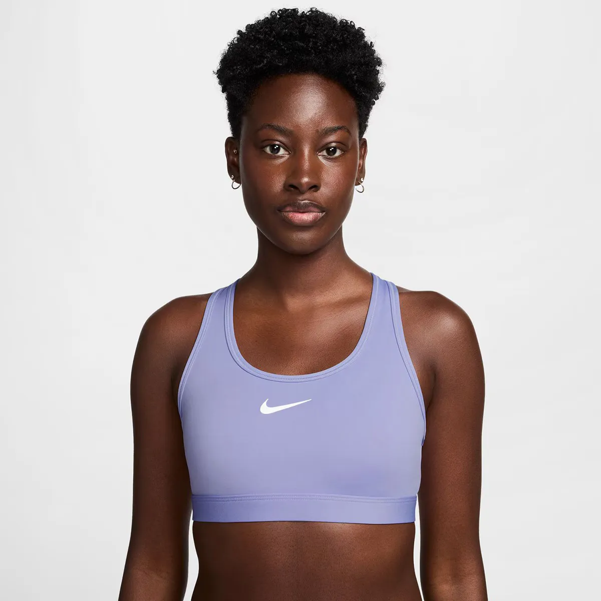 

Женская футболка Nike со средней поддержкой Swoosh, лиловый