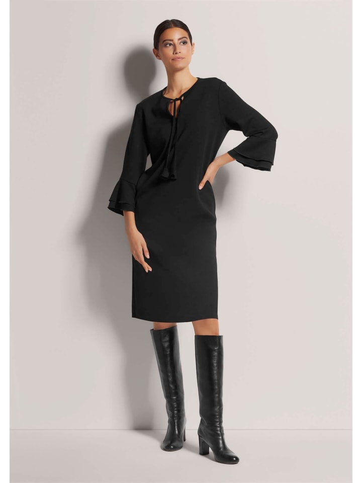 

MADELEINE Платье-футляр с рукавами-колоколами, черного цвета