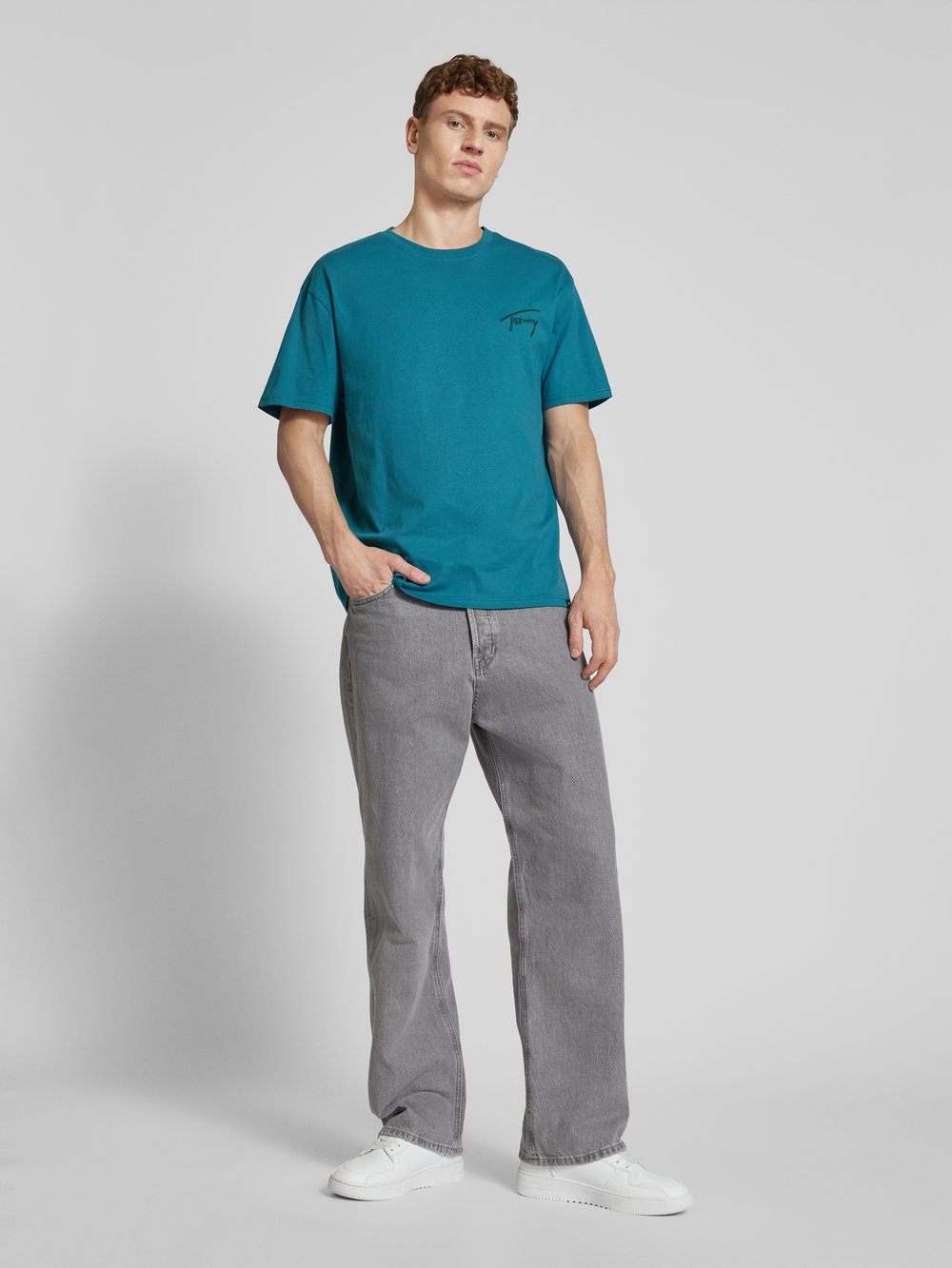 

Футболка с вышитой этикеткой Tommy Jeans