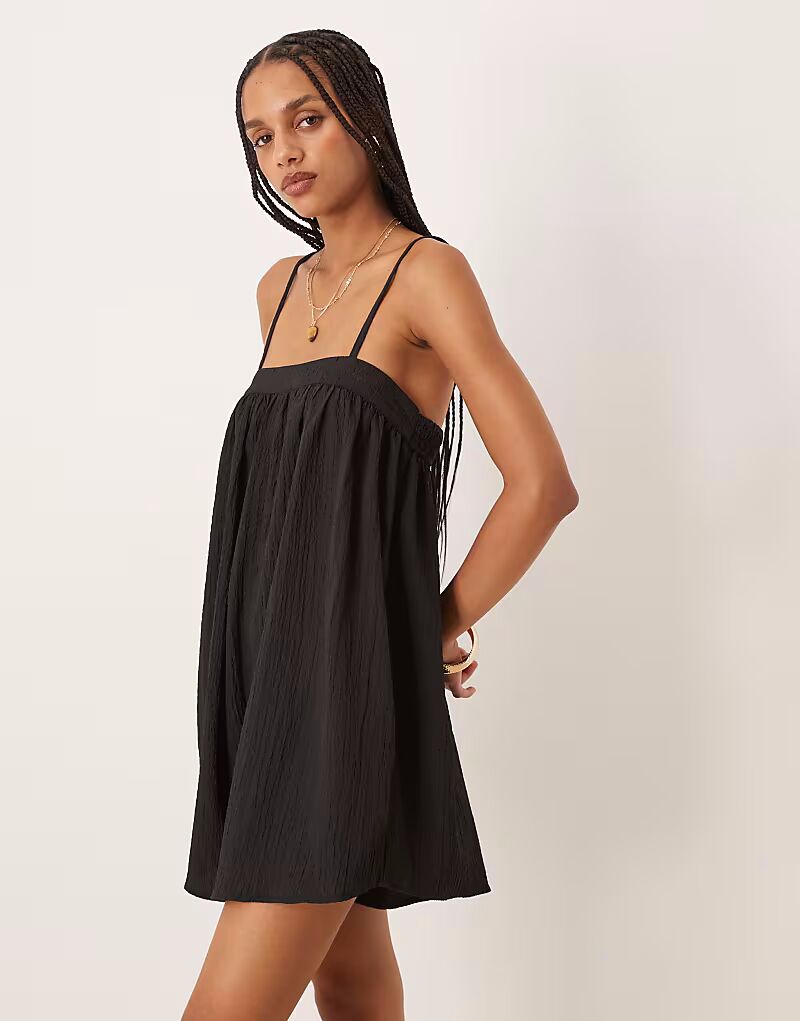 

ASOS DESIGN комбинезон с узкими бретелями и текстурированной юбкой черного цвета