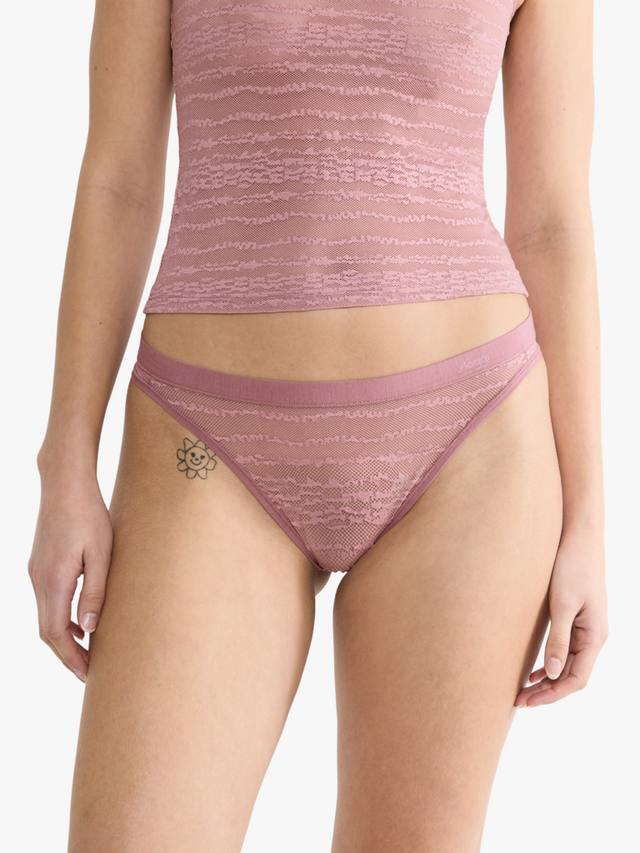 

Бесплатные трусики Evolve Lace String sloggi, Date Night Pink