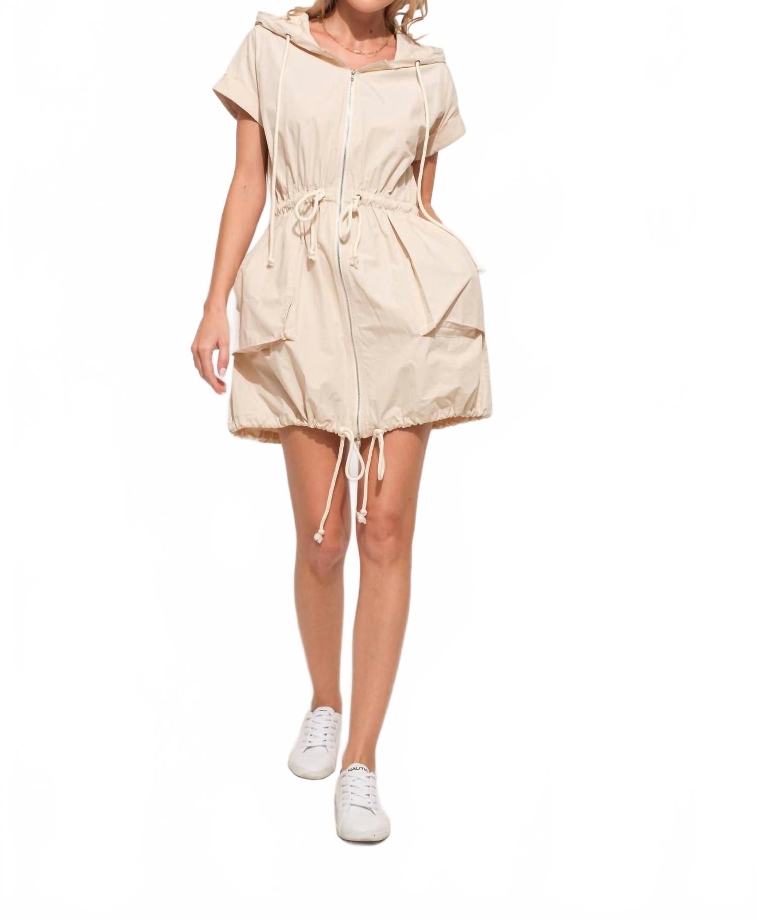 

Короткое платье-мини с капюшоном на шнурке в миндальном цвете And The Why, Almond