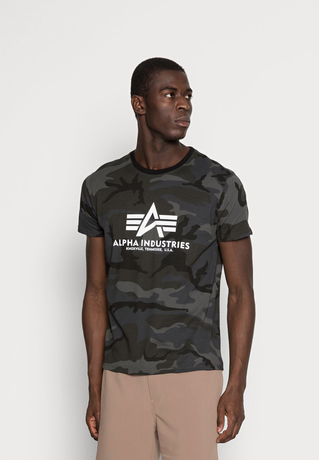 

Футболка с принтом Alpha Industries, черный