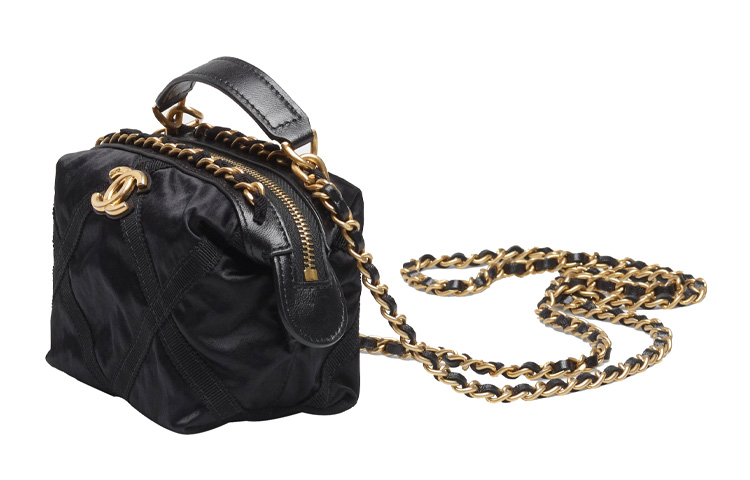 CHANEL Сумка через плечо из сатинового нейлона Regular Women's черная — фото 4