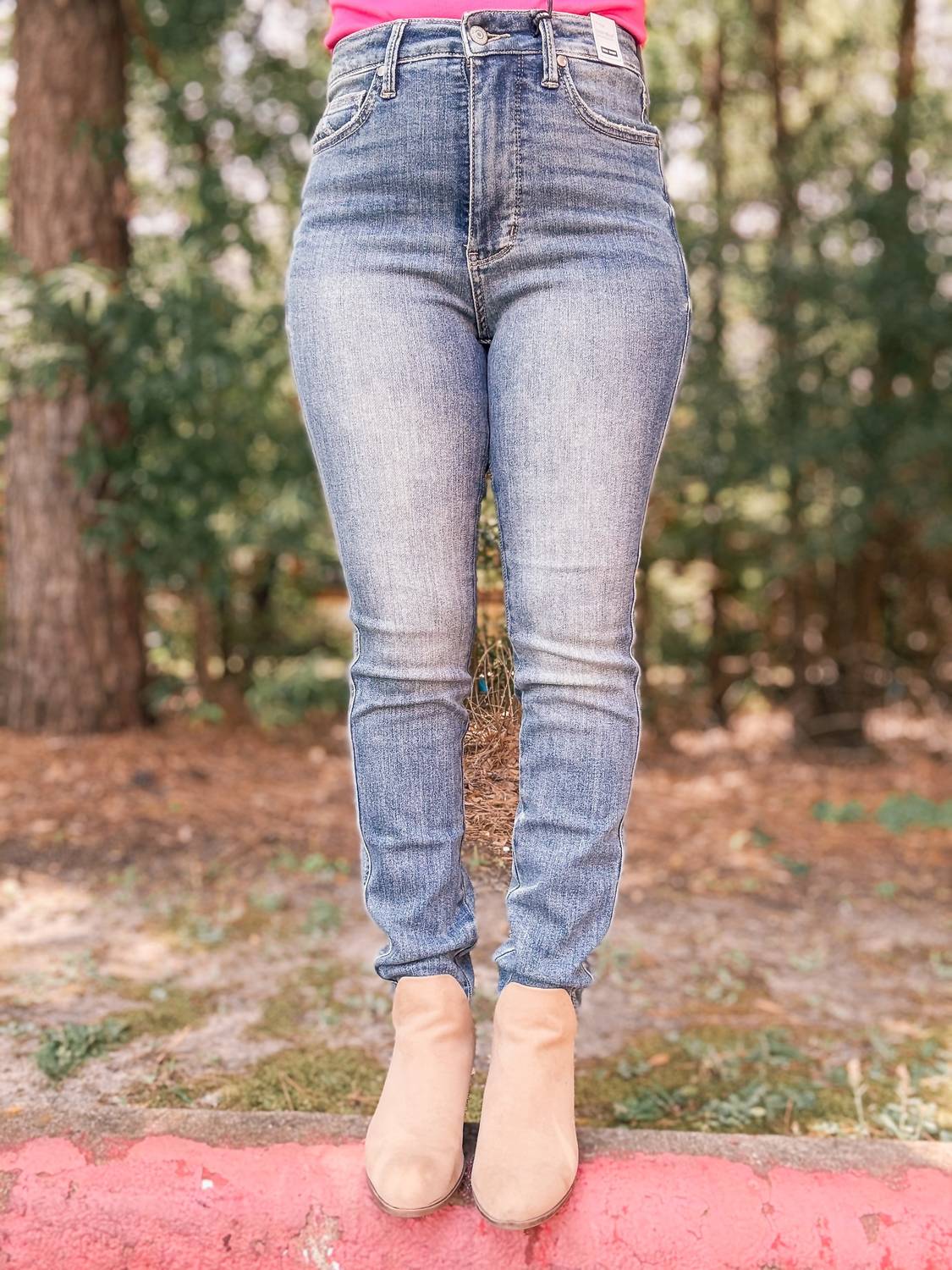 

Шарлотта джинсы скинни с высокой талией средневыбеленные Judy Blue