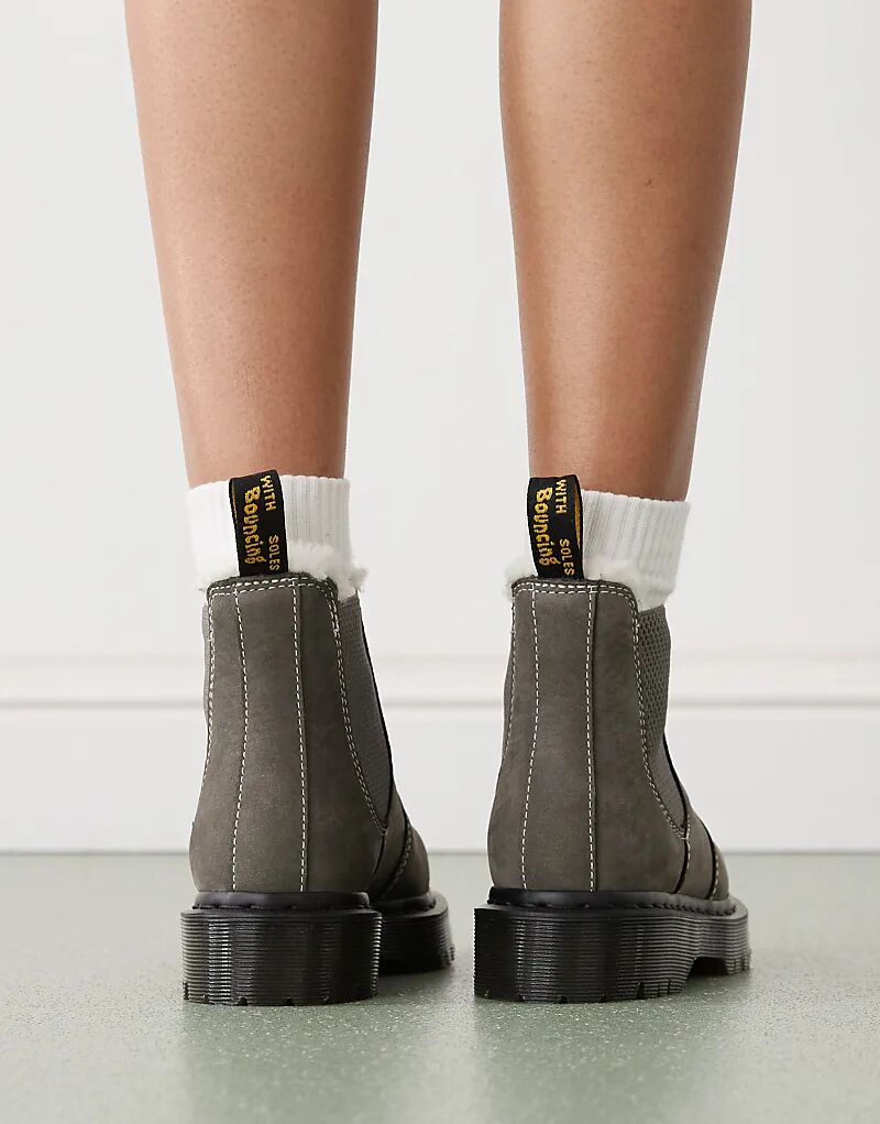 Ботинки челси Dr Martens 2976 Bex с подкладкой из овчины серого цвета — фото 3