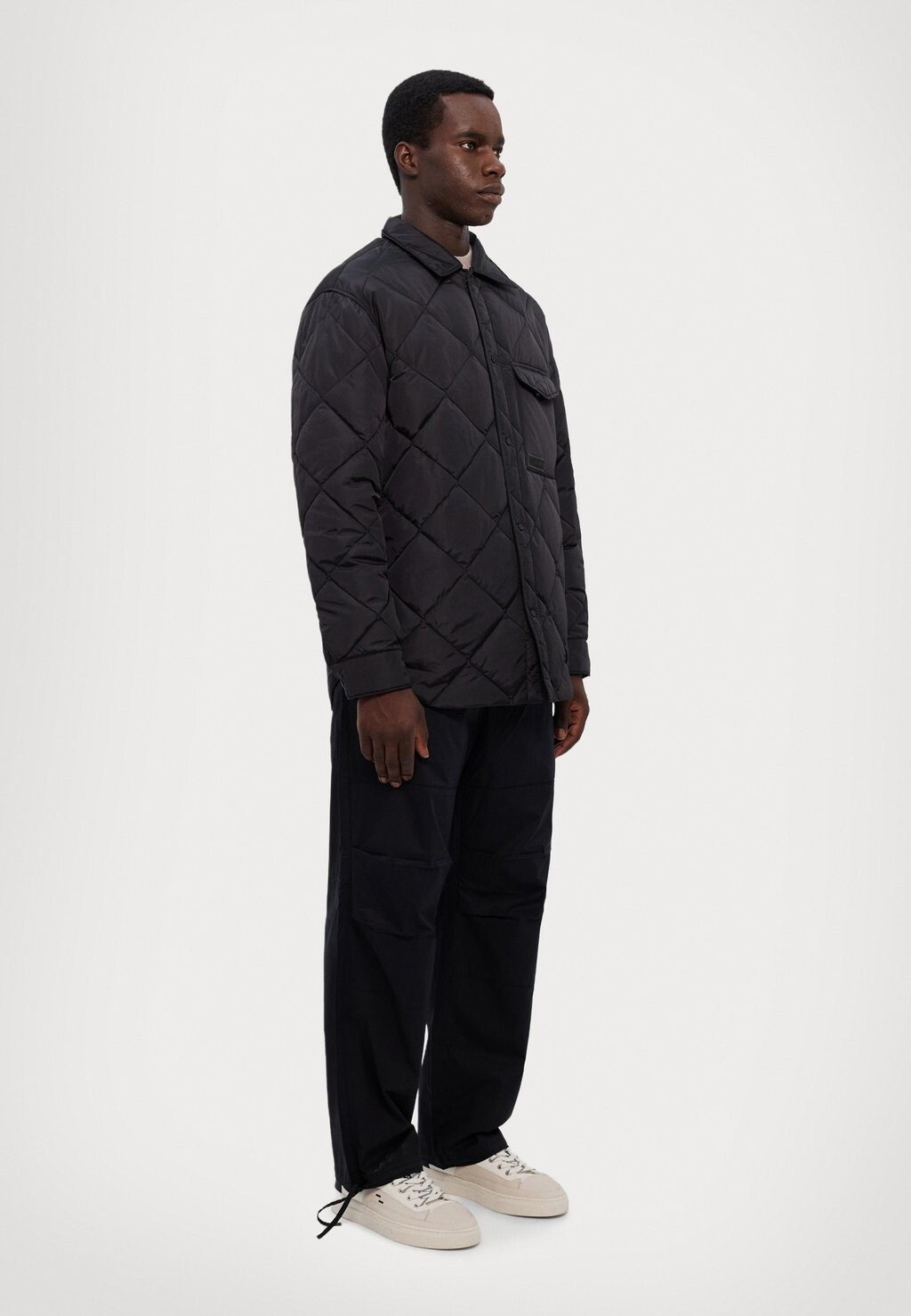 

Легкая куртка BLOUSON Armani Exchange, черный