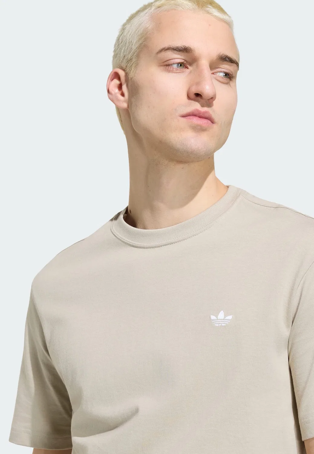 Футболка Adidas Originals Trefoil Essentials бежевого цвета — фото 4
