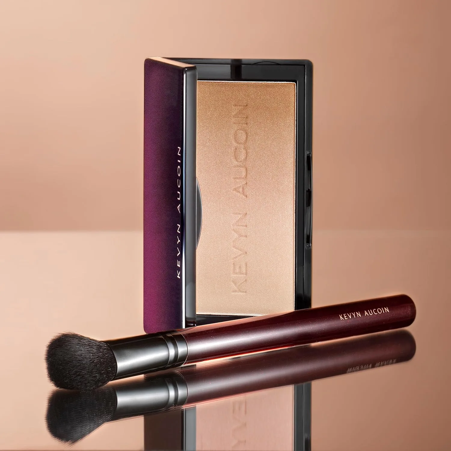 Kevyn Aucoin The Neo Highlighter (Sahara): оттенки Candlelight, Starlight и Sunlight, высокопигментированная палетка, стойкость на весь день, для висков, скул, бровей, подбородка и носа, Sahara: Candlelight, Starlight & Sunlight shades — фото 4