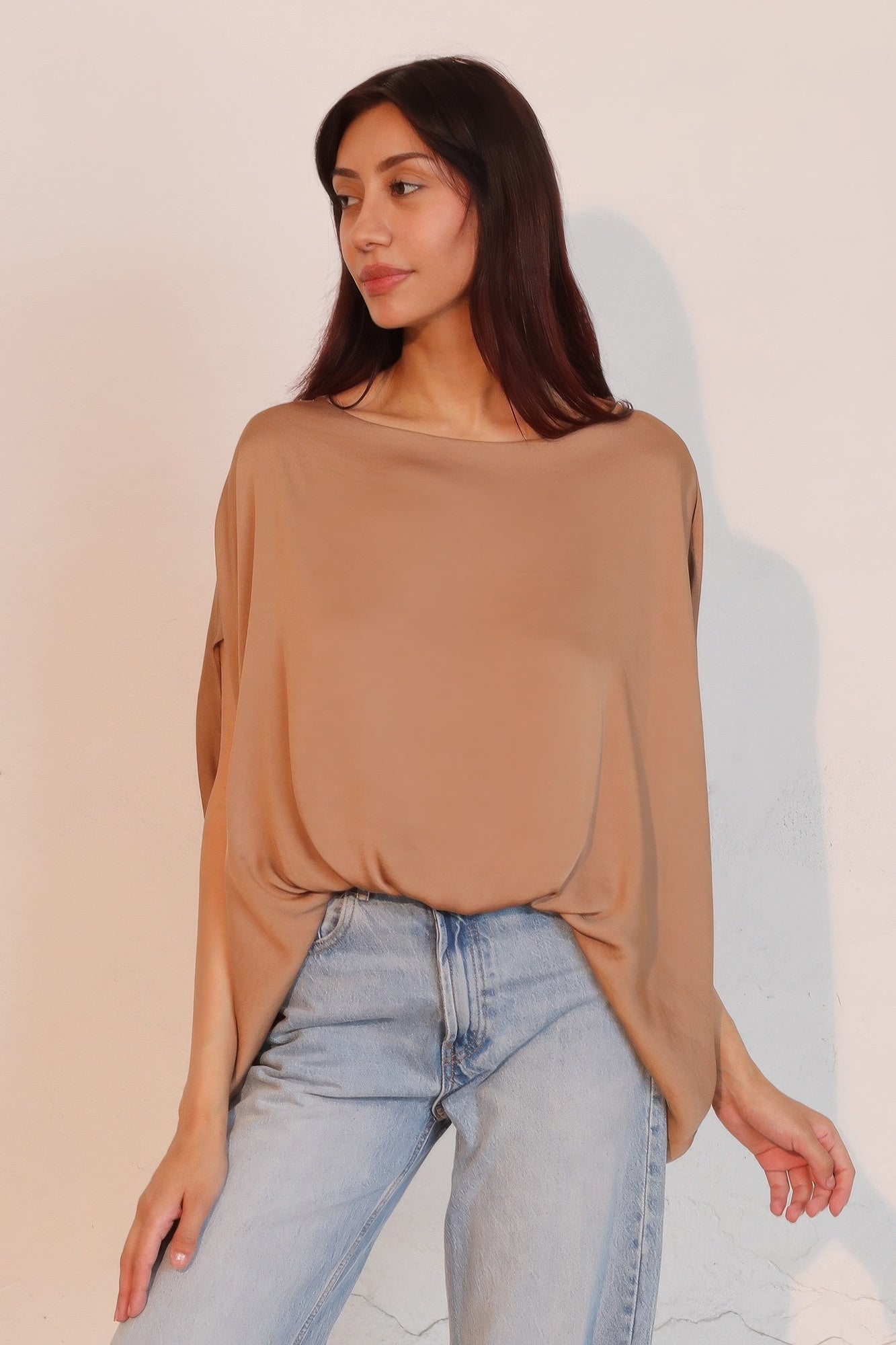 

Кафтан из стираного полиэстера и шелка с вырезом-лодочкой TRUEDAMES, коричневый