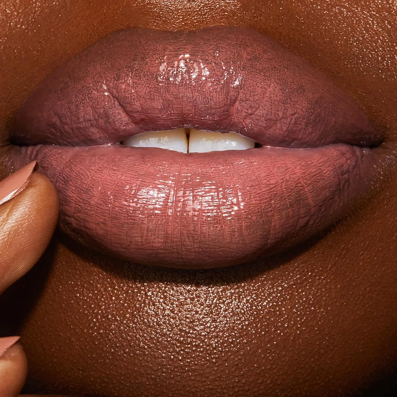 Бальзам для губ Charlotte Tilbury Hyaluronic Happikiss - увлажняющий бальзам с высоким блеском и сочным, влажным цветом - делает губы более полными, пухлыми и напитанными - Pillow Talk, Pillow Talk - nude pink — фото 3
