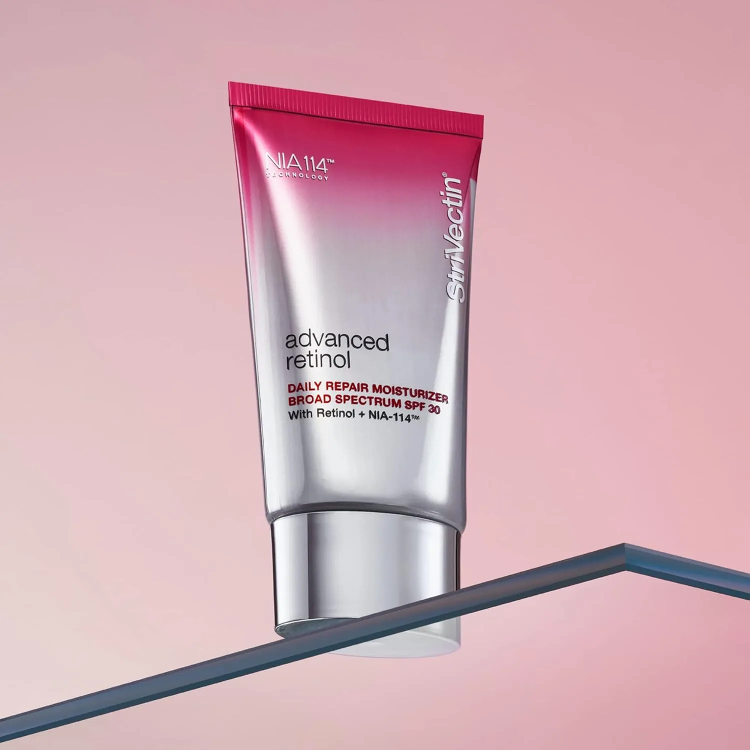 Крем для лица SPF STRIVECTIN Advanced Retinol борется с видимыми признаками старения, делая кожу более здоровой — фото 3