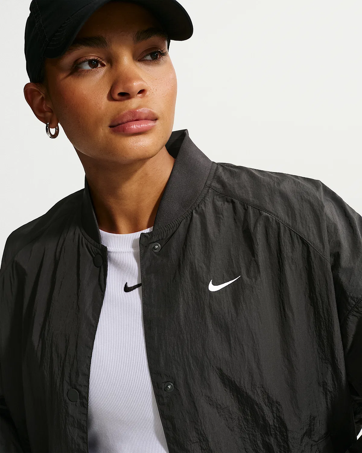 Женская оверсайз куртка Varsity Nike Sportswear, Black/Black/Black/White — фото 3