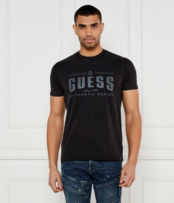 

Футболка Guess Jeans Regular Fit с объемным логотипом, черный