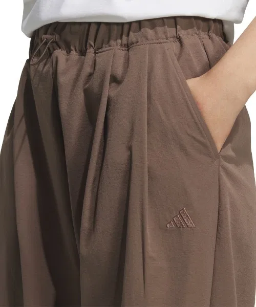 Женские брюки adidas SOFTLUX DOUBLE WEAVE OVERSIZED FIT PARACHUTE PANTS — фото 4