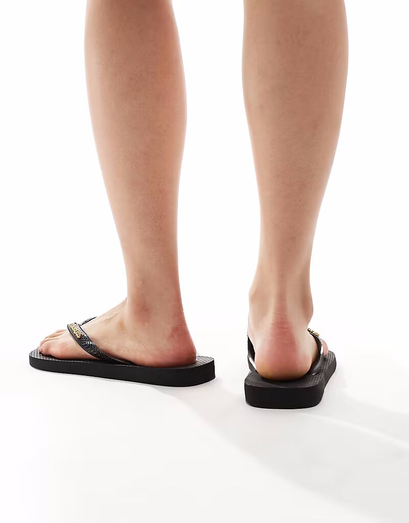 Классические шлепанцы Havaianas с металлическим логотипом черного цвета — фото 3