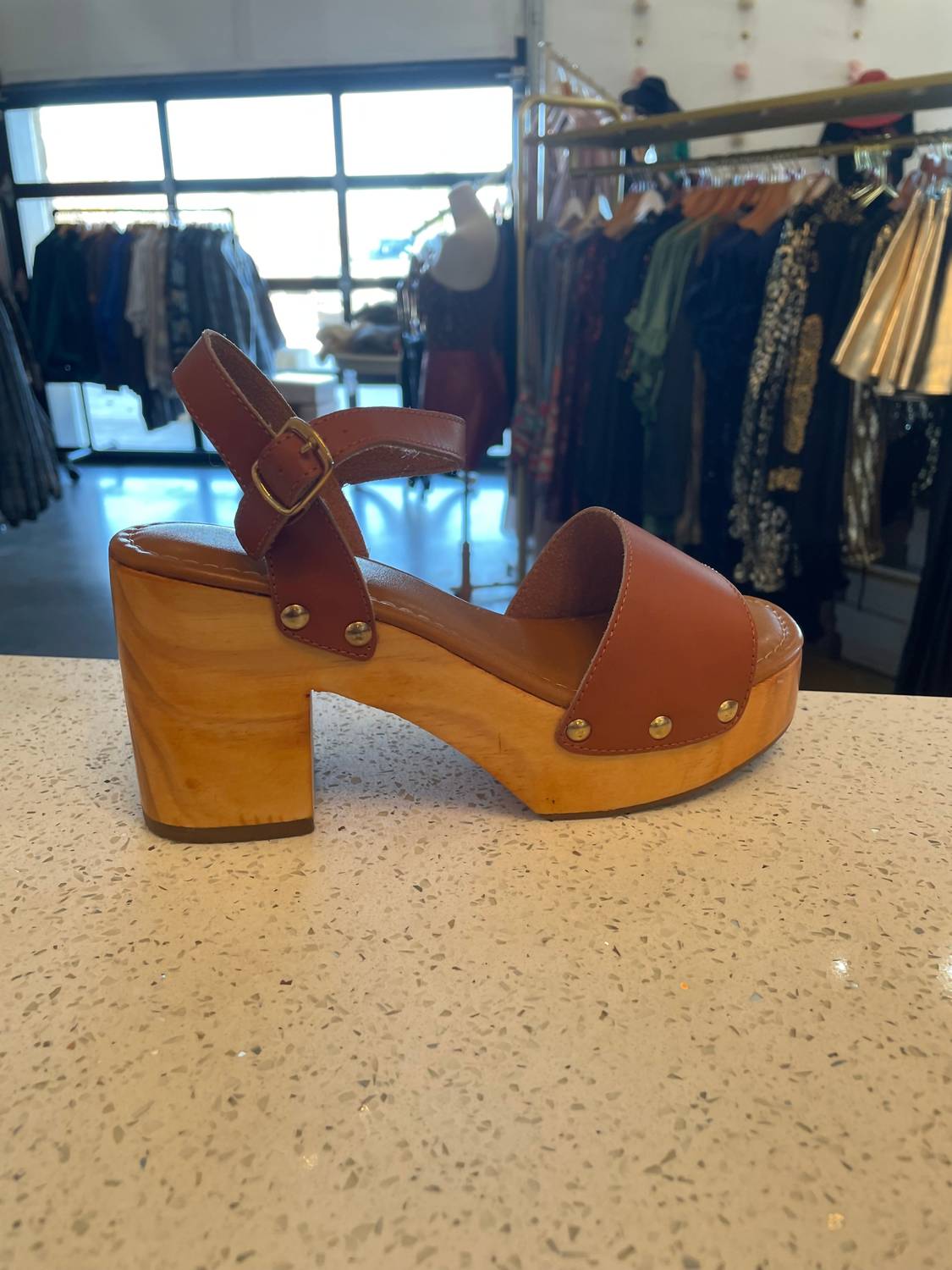 Женские мюли на каблуке в бежевом цвете Corkys Footwear — фото 4