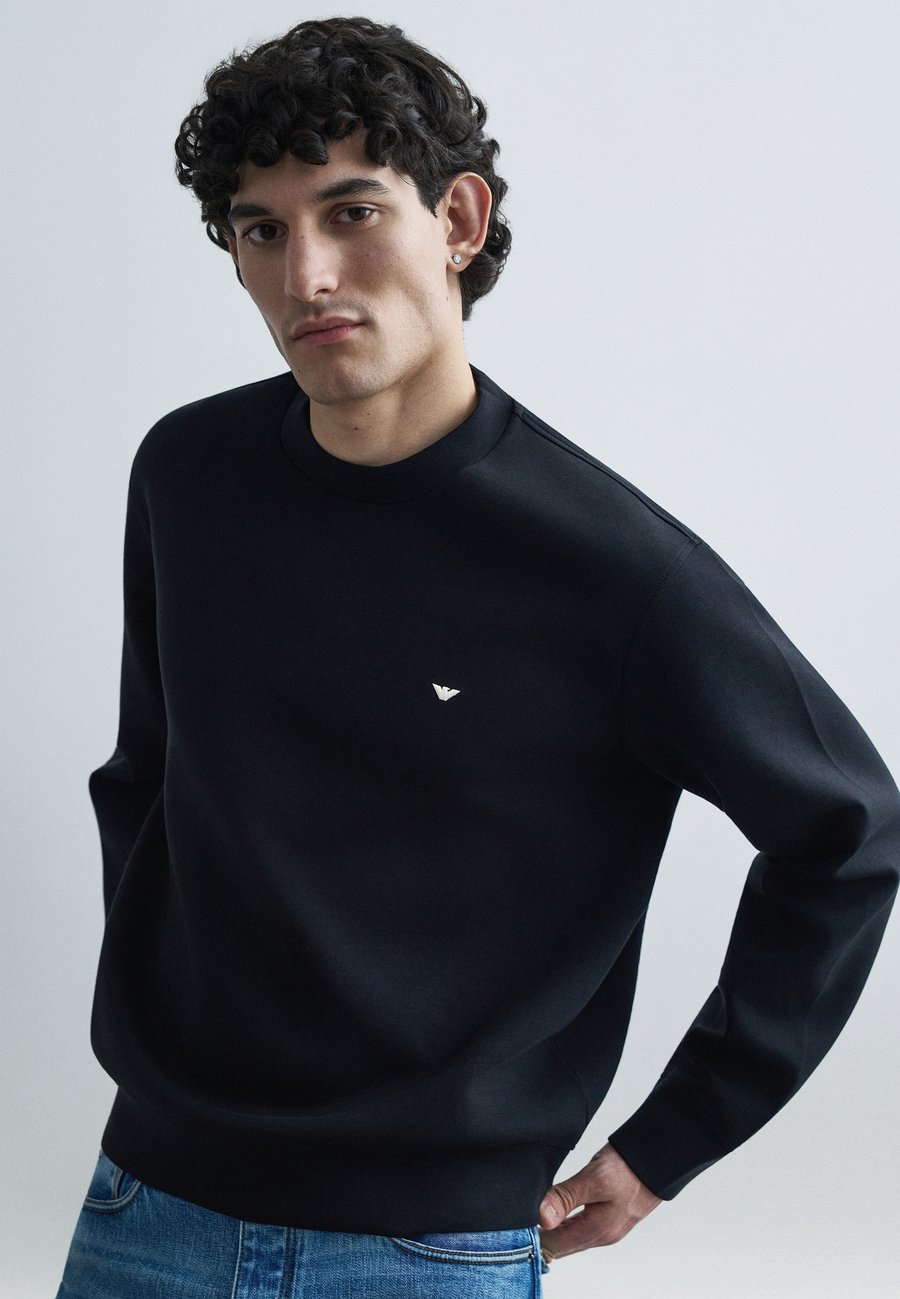 

Толстовка Emporio Armani Sweatshirt, Black Beauty/Black, Черный, Толстовка Emporio Armani Sweatshirt, Black Beauty/Black