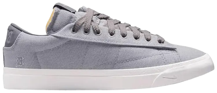

Кроссовки Devin Booker x Nike Blazer Low, серый