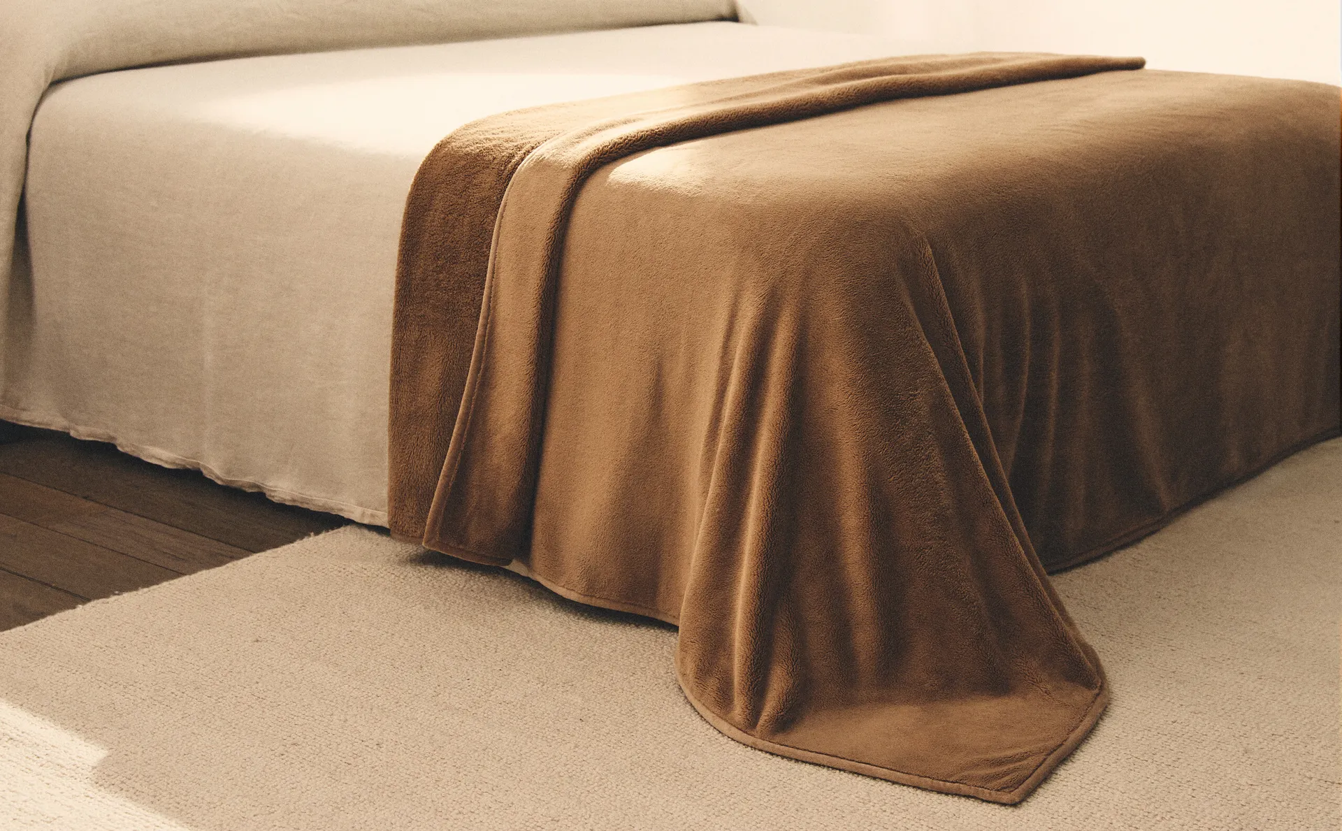 

Флисовое одеяло Zara Home, бежевый