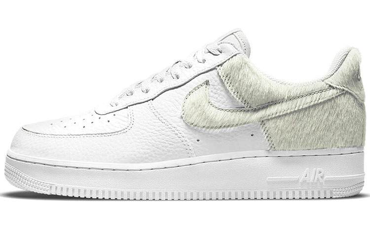 

Кроссовки Nike Air Force 1 на низком каблуке из белого волоса с пони, Белый, Кроссовки Nike Air Force 1 на низком каблуке из белого волоса с пони