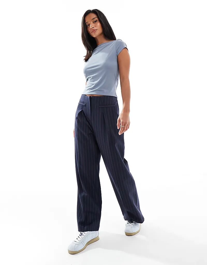 

Брюки Miss Selfridge Petite с высокой талией, сшитые на заказ, в тонкую тёмно-синюю полоску