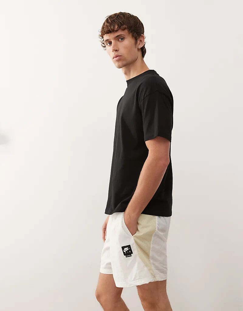 

Тканые шорты Nike Air кремового цвета
