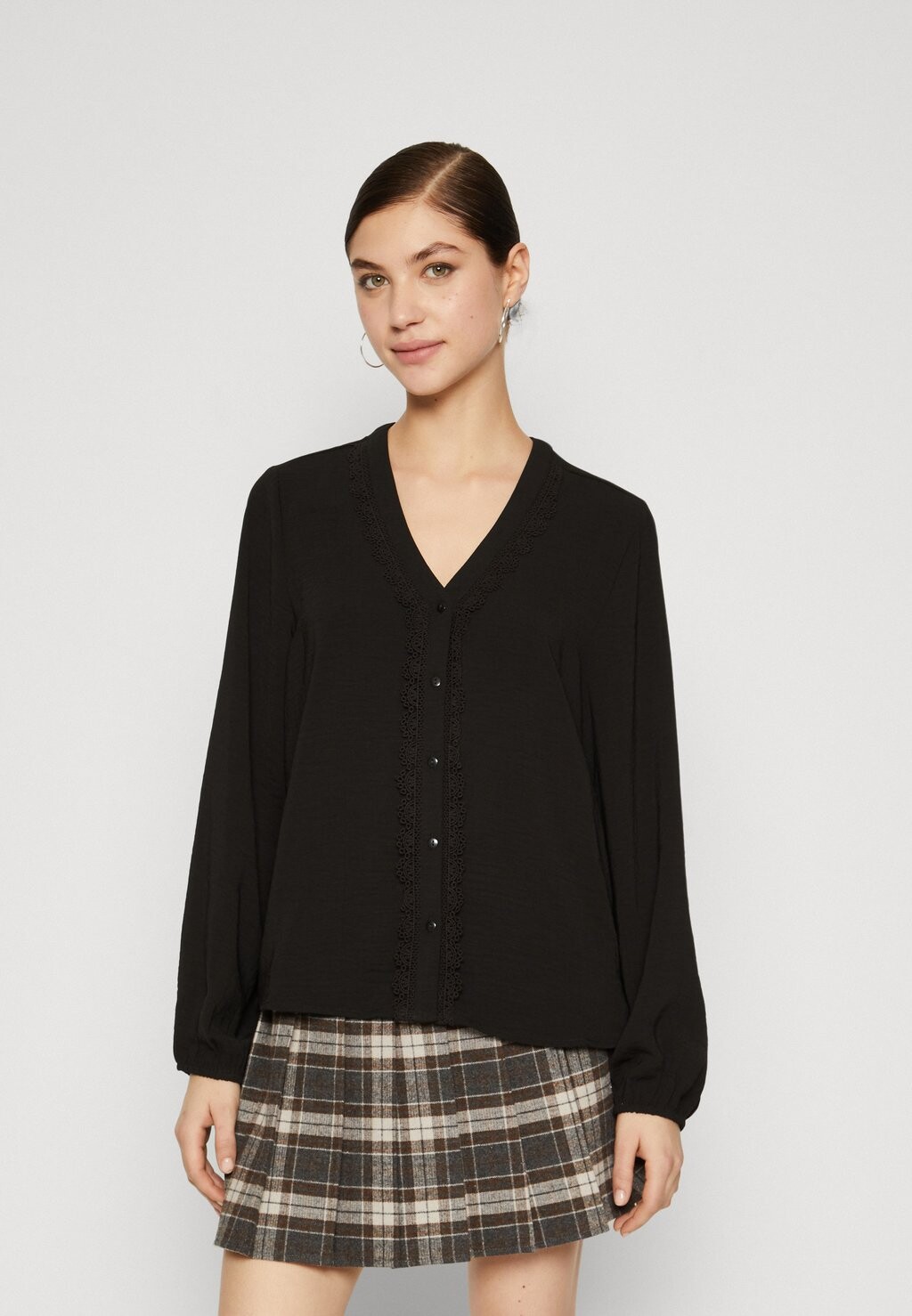 

Блузка Jdydivya V Neck Shirt JDY, черный