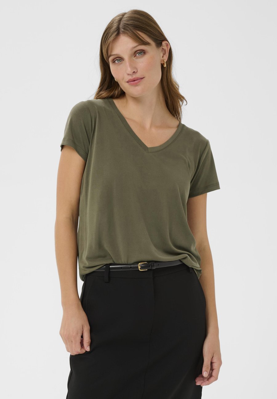 

Футболка Soaked in Luxury SLCOLUMBINE V-NECK SS, Tarmac/Olive, Бежевый, Футболка Soaked in Luxury SLCOLUMBINE V-NECK SS, Tarmac/Olive