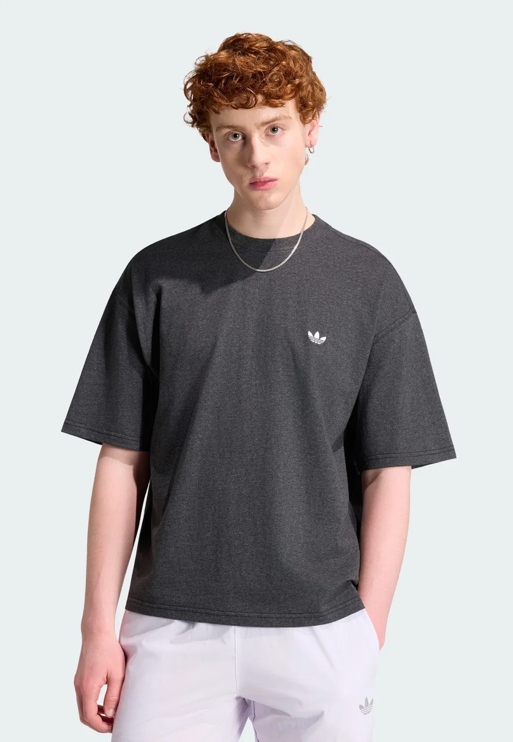 Футболка Adidas Originals Trefoil Essentials темно-серого цвета — фото 2